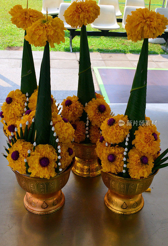 泰国花卉祭品，称为“白寺”，城市支柱神社，San lak muang，曼谷，泰国